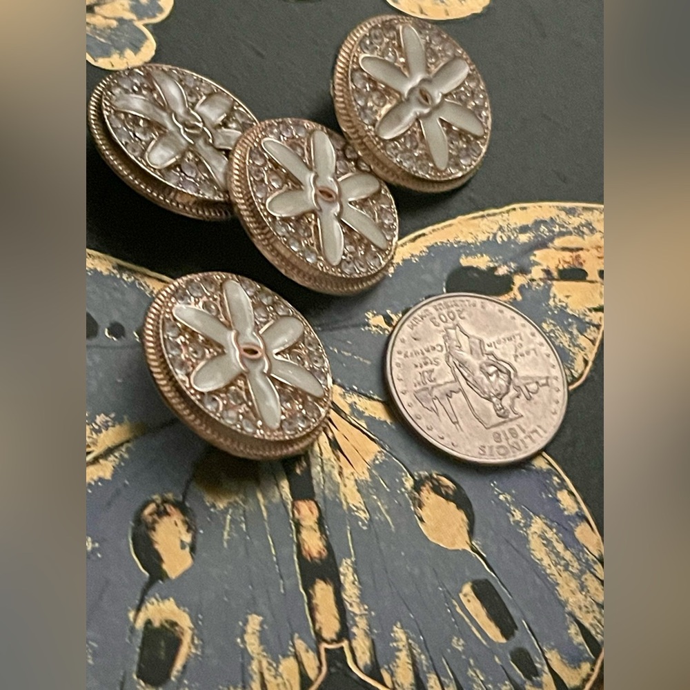 Set of 4 Chanel Buttons - Picture 3 of 13